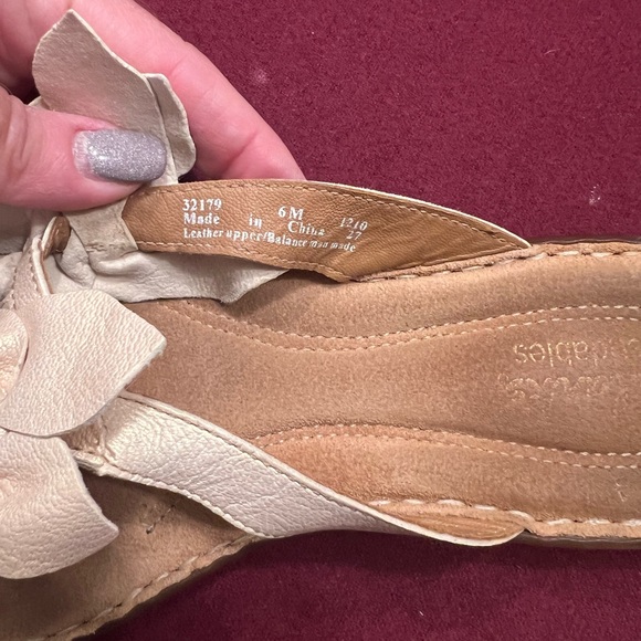 Clark’s Bendable leather flip flops - Picture 4 of 5